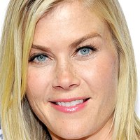 Alison Sweeney Nahé