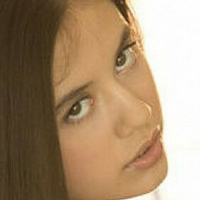 Brunette Lucy Nahé