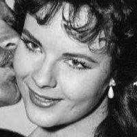 Kaye Elhardt Nahé