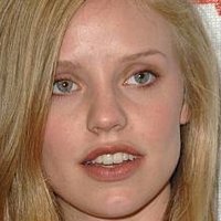 Kelli Garner Nahé
