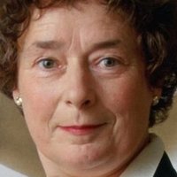 Linda Bassett Nahé
